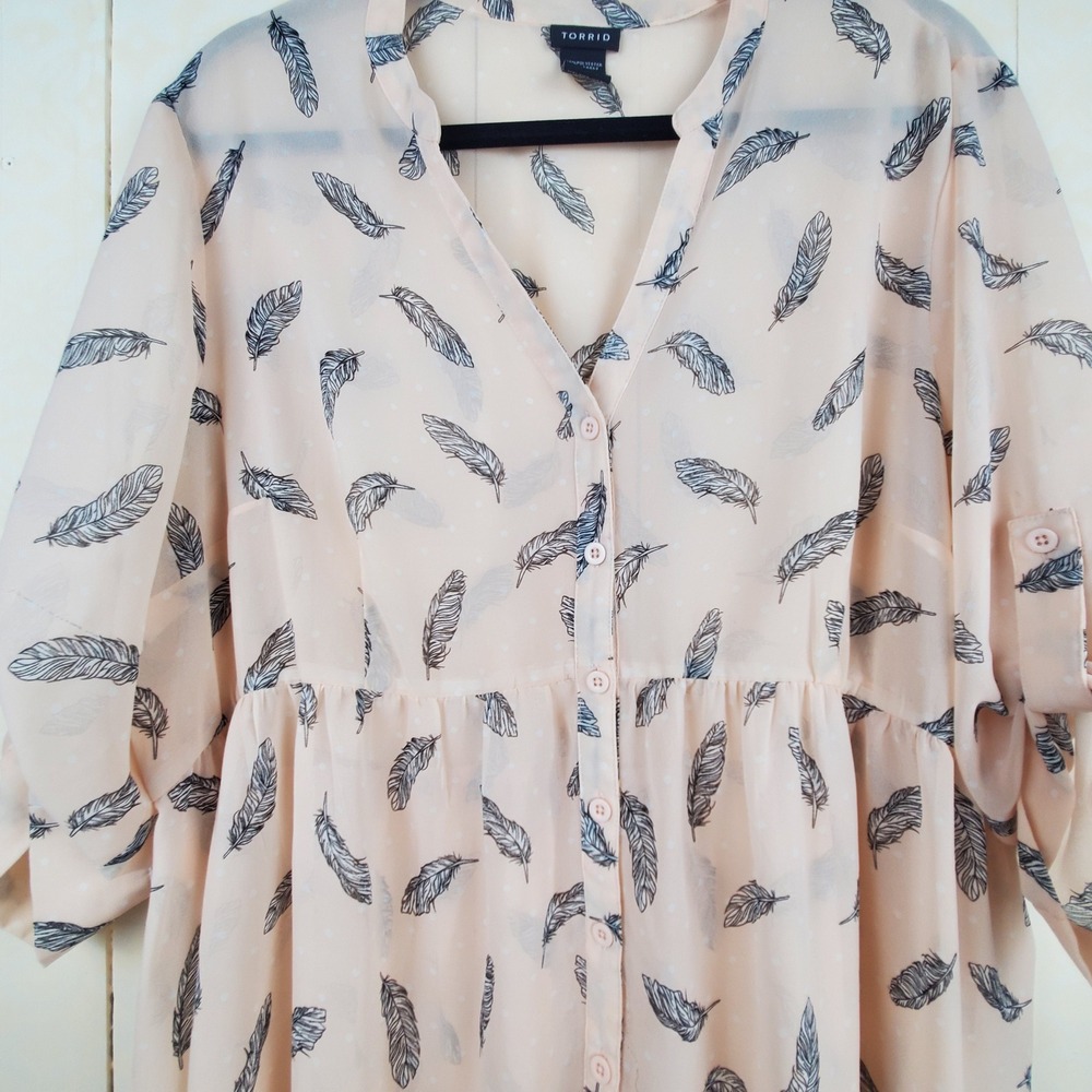 Torrid Tunic Top Womens 1 Pink Excellent Feather Print High Low Roll Tab Chiffon - Picture 4 of 8